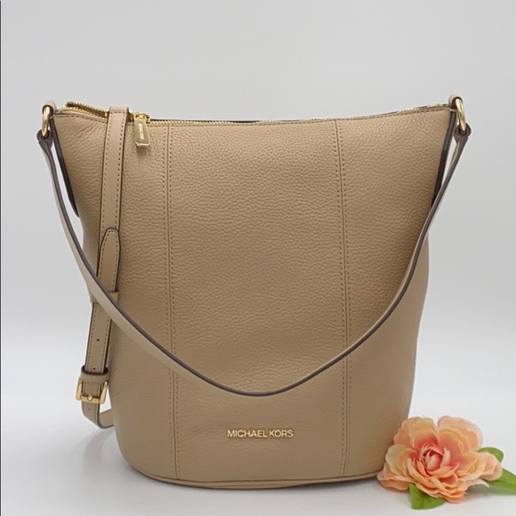 MICHAEL KORS BROOKE MEDIUM BUCKET MESSENGER - Picture 2 of 16